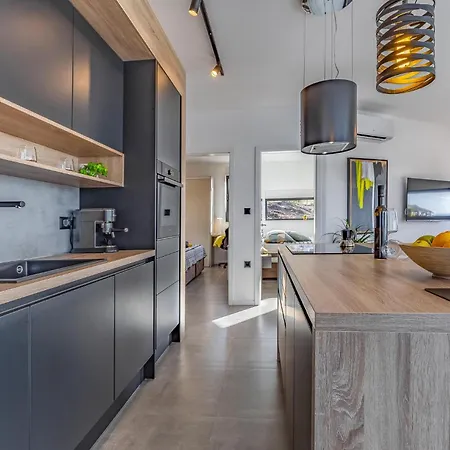 Gorgeous In Reburici, Trget With Kitchen *