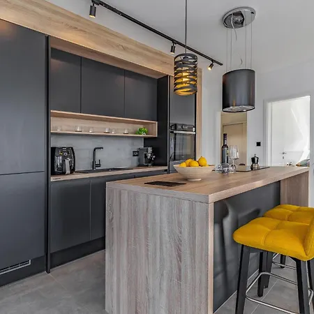 Gorgeous In Reburici, Trget With Kitchen بيت للعطل