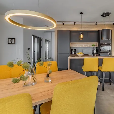 بيت للعطل Gorgeous In Reburici, Trget With Kitchen Ubasico
