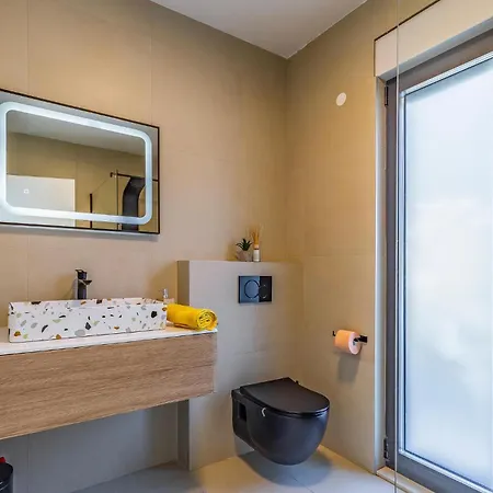 بيت للعطل Gorgeous In Reburici, Trget With Kitchen Ubasico